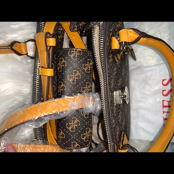 GUESS SATCHEL - Picture 3 of 3